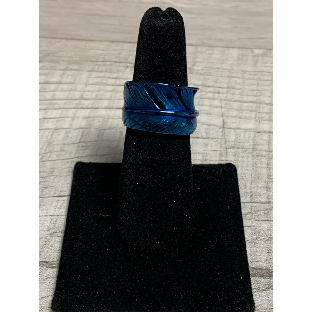 Metallic Blue Feather Wrap Ring Iridescent Plume Bypass Band Size 6.5 3283